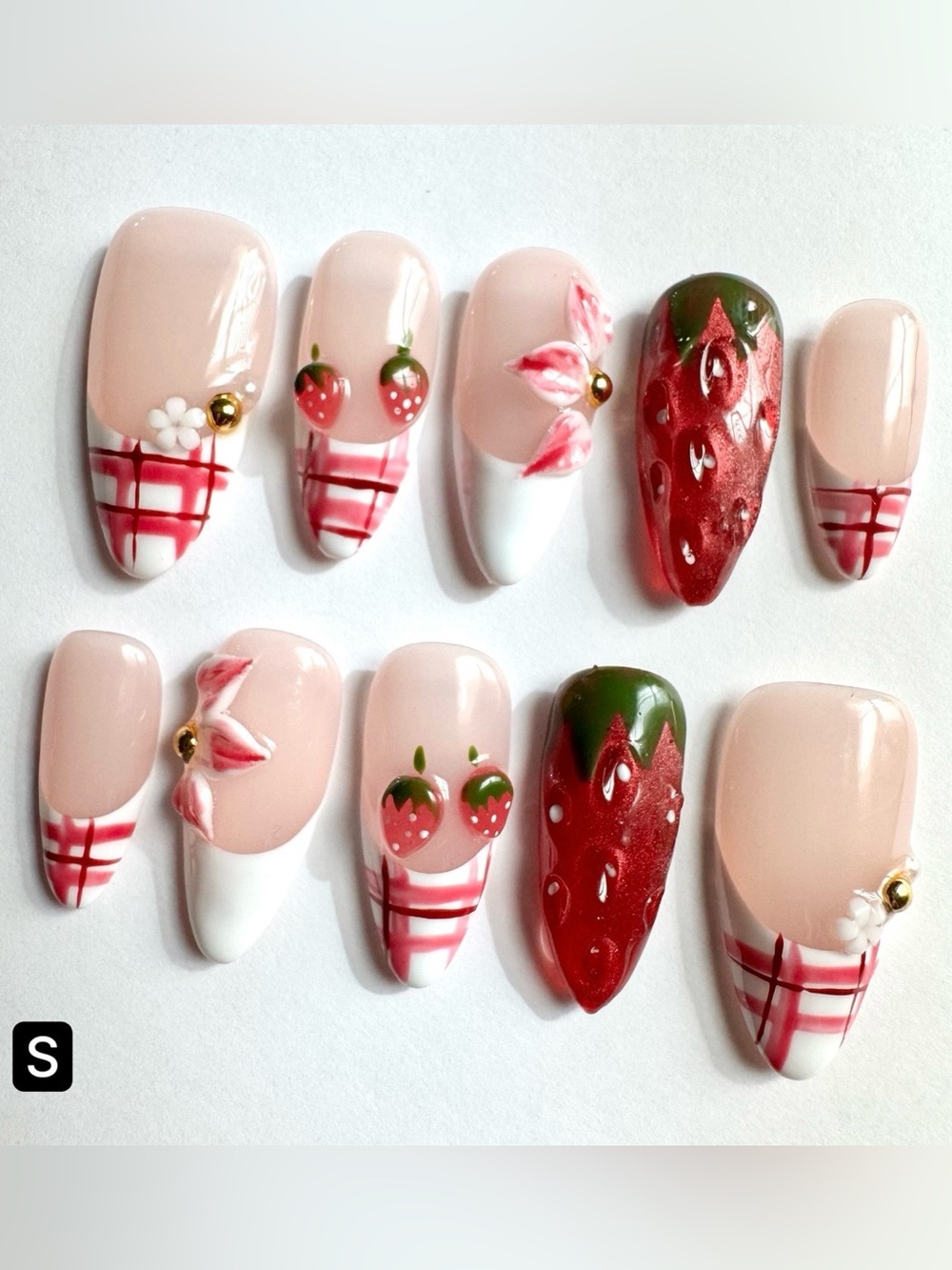 Strawberry Nail Art Press-On Nails - French tips